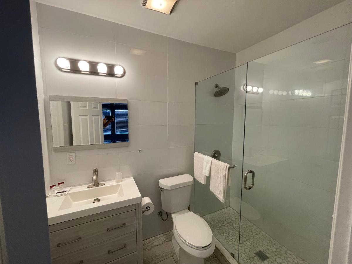 Capri Inn & Apartments Лейк-Уорт Экстерьер фото