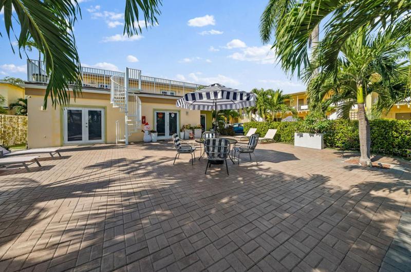 Capri Inn & Apartments Лейк-Уорт Экстерьер фото